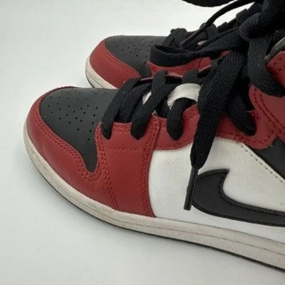 Nike Air Jordan Youth Kids 2Y Retro 1 Mid PS Chicago Black Toe 640734 069